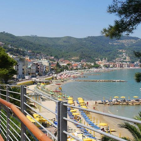 Serena 1 Amazing Sea View - Happy Rentals Alassio Extérieur photo