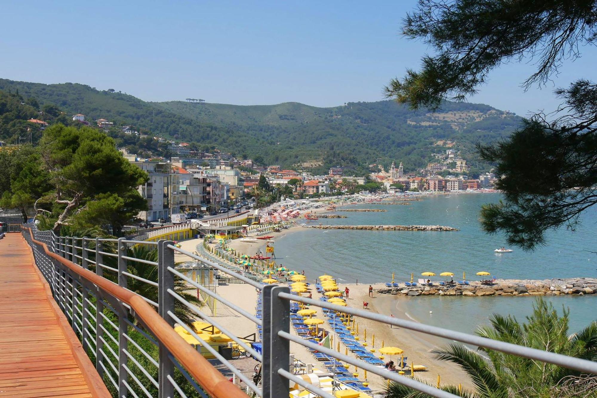 Serena 1 Amazing Sea View - Happy Rentals Alassio Extérieur photo